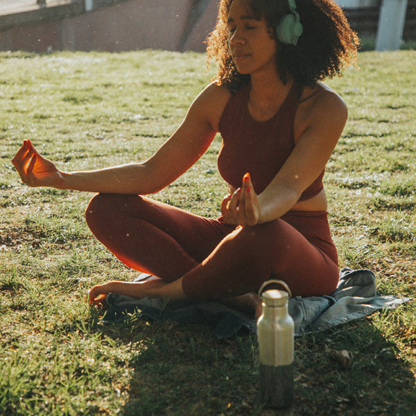 12oz-rise-reflect-with-bamboo-cap-j1 16oz_rise_reflect_yoga_park_headphones_square.jpg