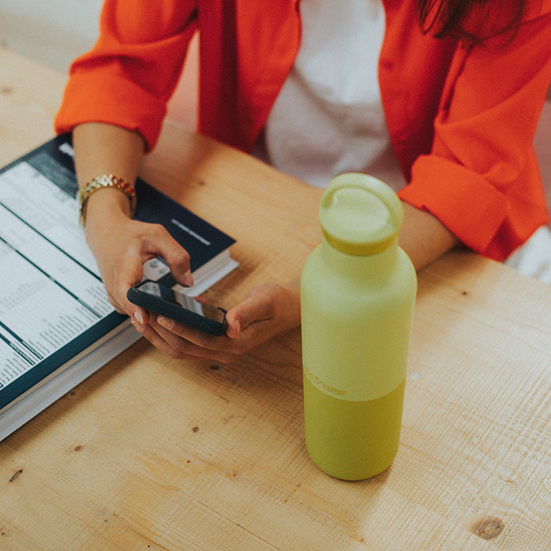 daily-on-the-go-set-f7 20oz_rise_classic_insulated_bottle_acacia_worker_phone_square.jpg