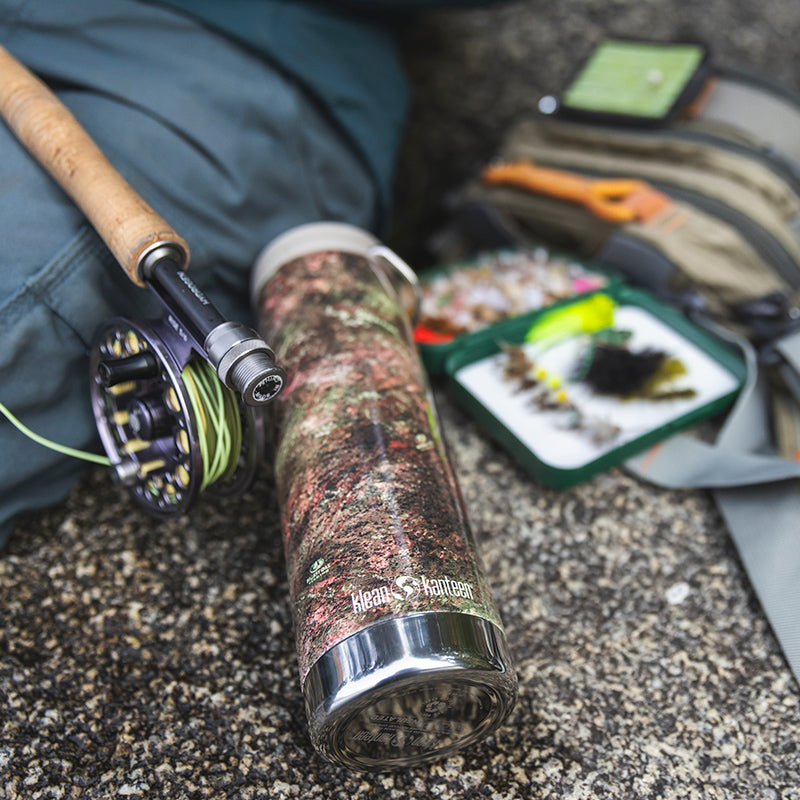 20oz-tkwide-with-cafe-cap-mossy-oak-a3 20oz_tumbler_mossyoak_rainbowtrout_flyfish_top_square.jpg