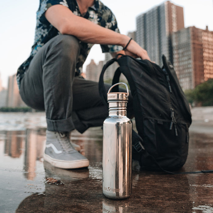 27oz-reflect-with-bamboo-cap-n9 K27SSLRF-MS-BAMBOO_reflect-bottle_city_lifestyle_ff882516-9bd8-49cf-b515-736a0a9c889f.jpg