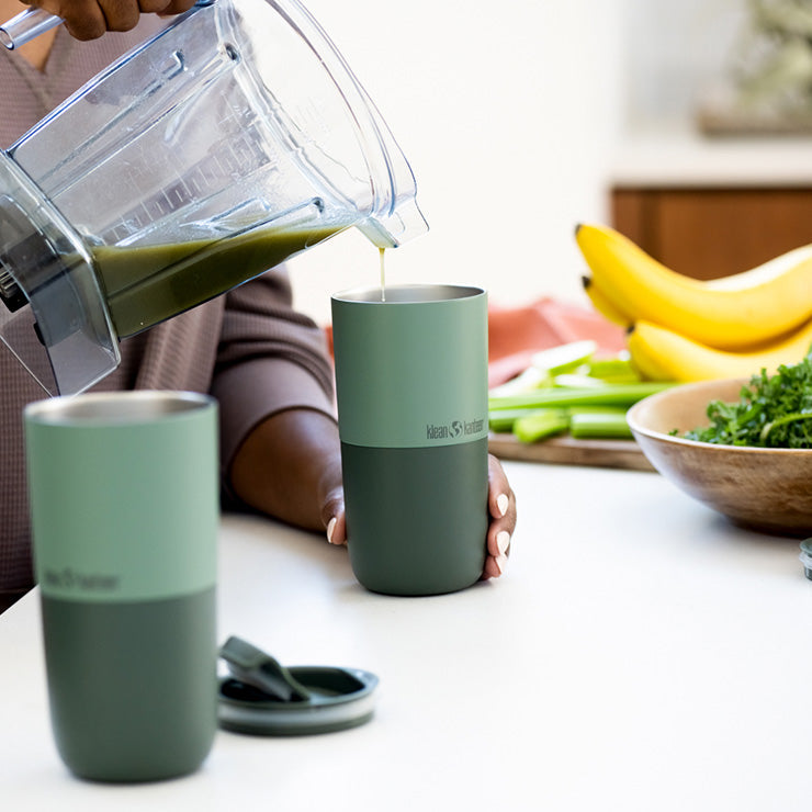 smoothie-set-r7 smoothie_kit_rise_tumbler_smoothie_pour.jpg