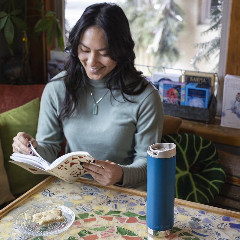 20oz-tkwide-with-cafe-cap-n4 tkwide_20oz_insulated_tumbler_cafe_woman_reading_square.jpg